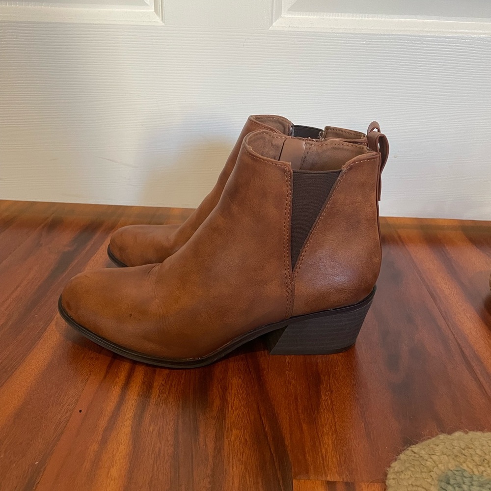 Dr. Scholl’s Chelsea Ankle Lacey Bootie Brown